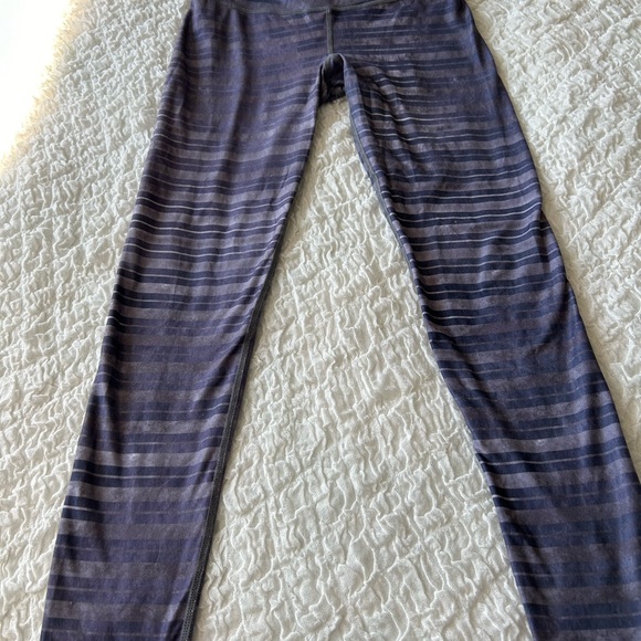 ⭐️2/$20 - SOL & MANE high waisted legging , grey with blue stripe design - Picture 2 of 5